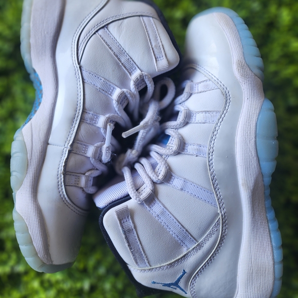 Jordan 11 Retro Legend Blue - Picture 3 of 15